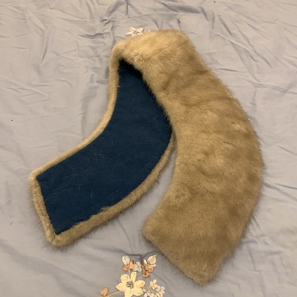Vintage Fur Collar in Seal Gray - Picture 2 of 3